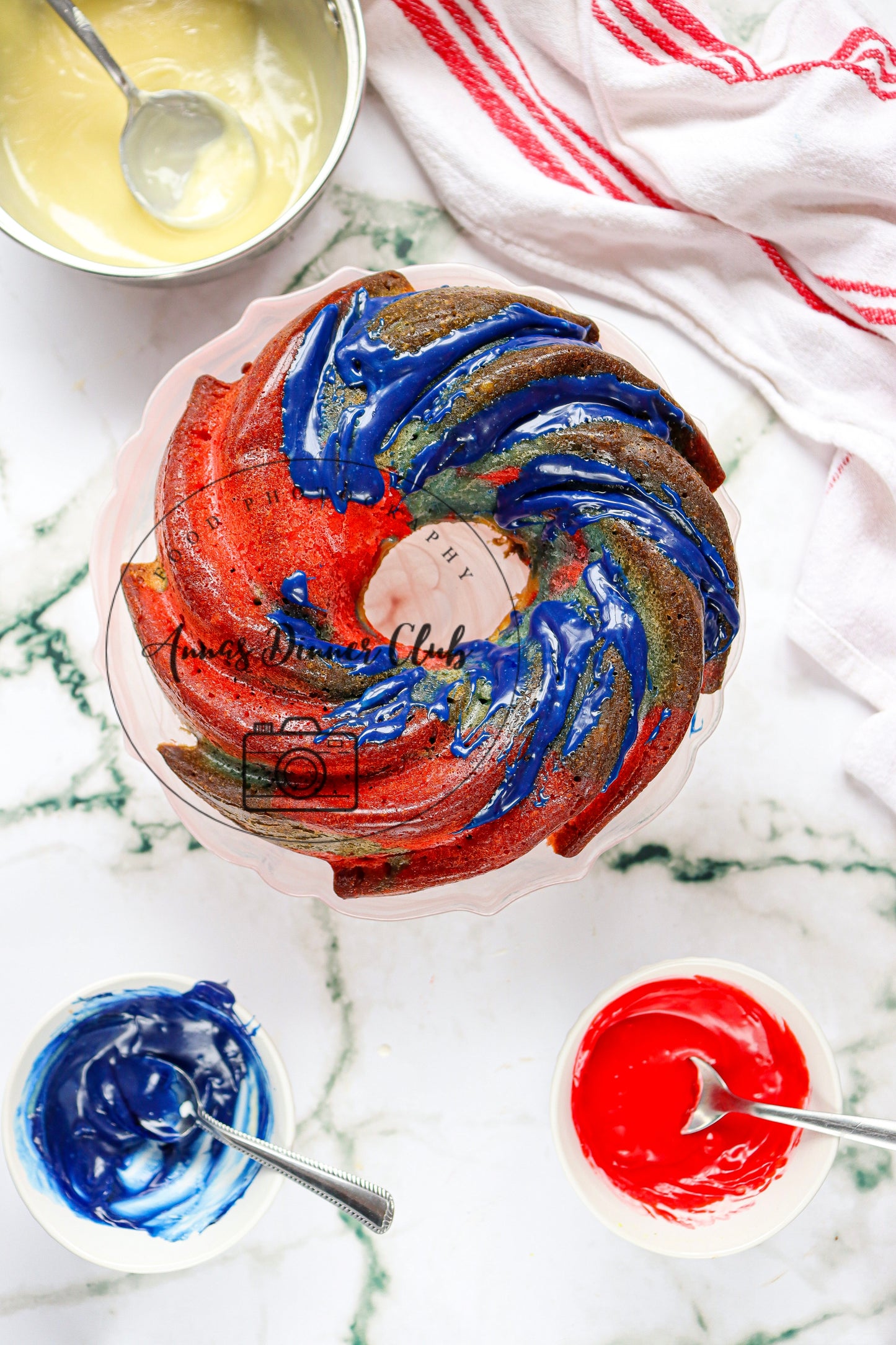 Fourth of July tri-colour Bundt cake - exclusive set