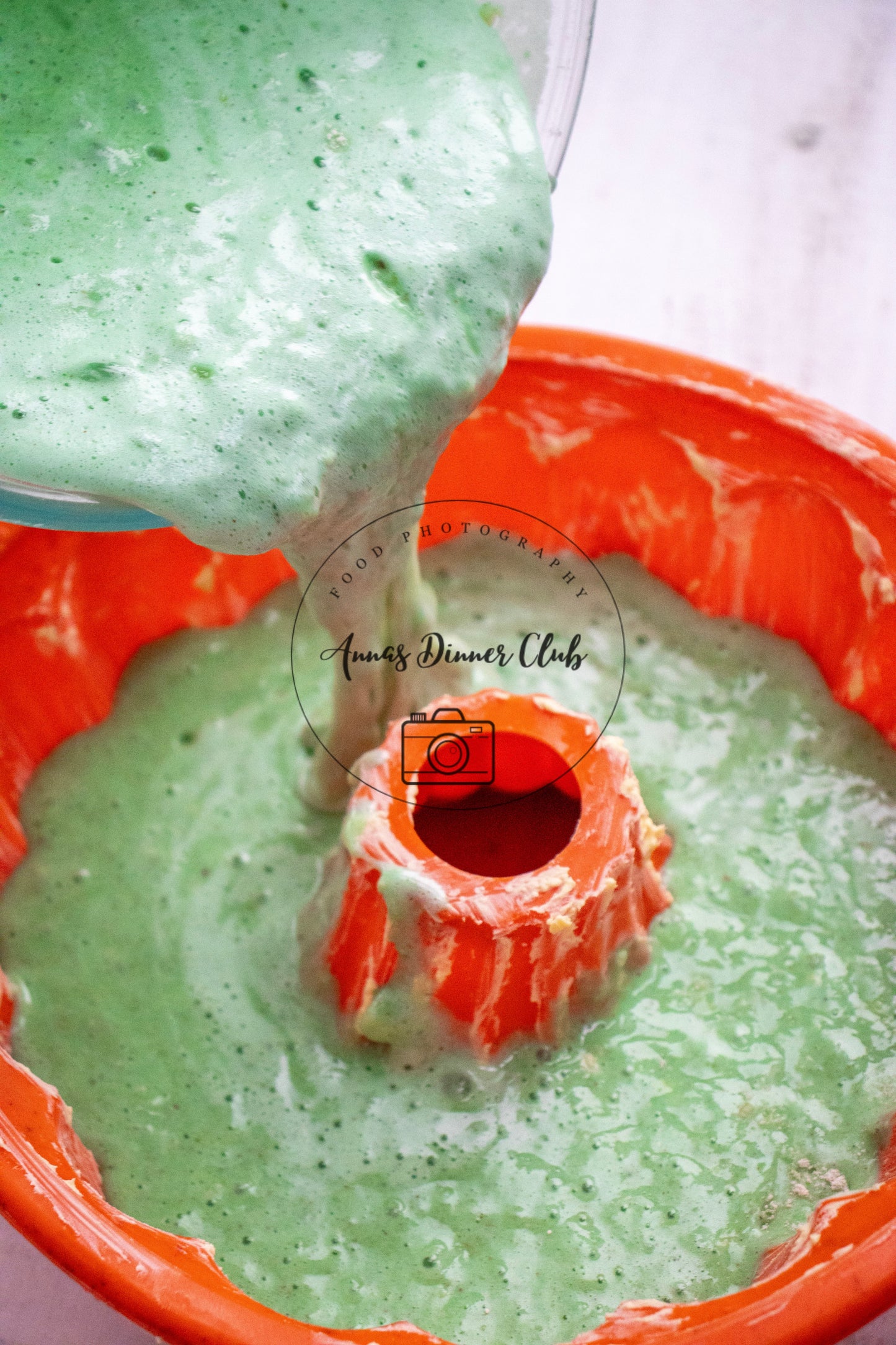 Grinch Bundt Cake - exclusive set