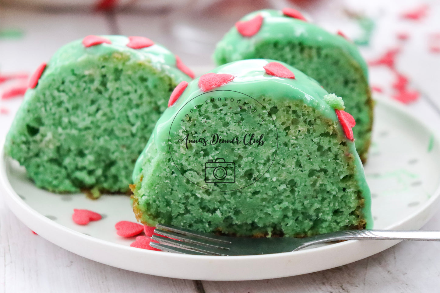 Grinch Bundt Cake - exclusive set