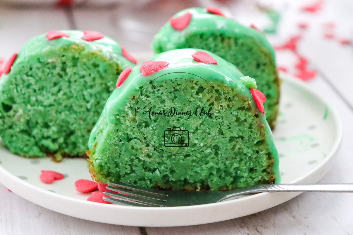 Grinch Bundt Cake - exclusive set