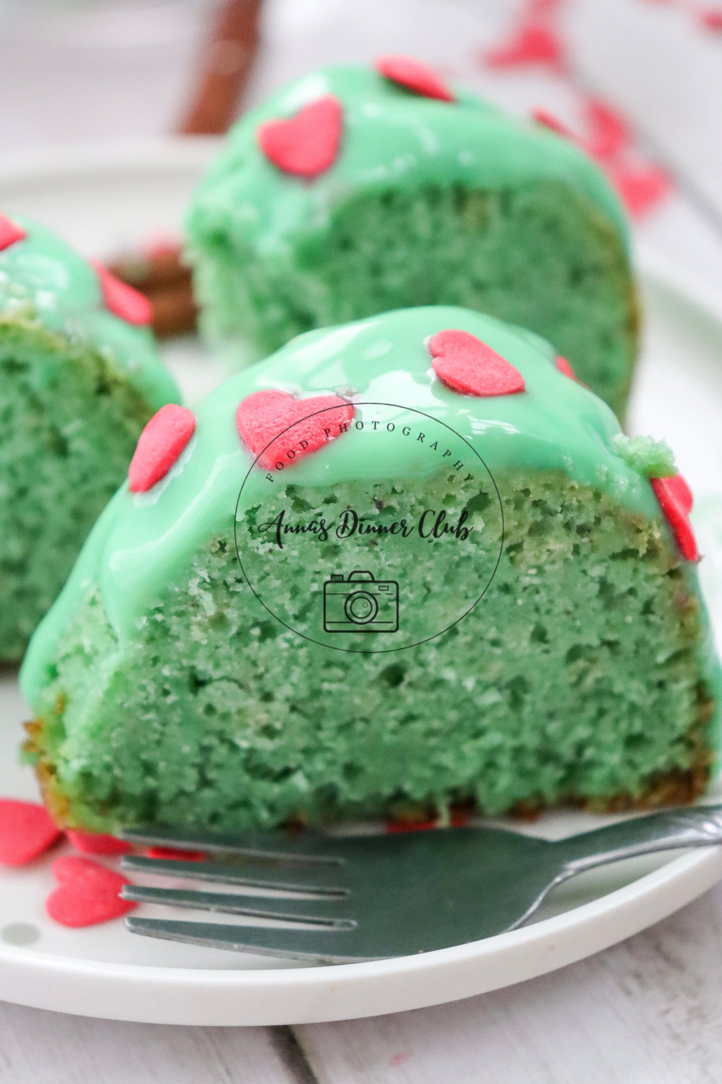 Grinch Bundt Cake - exclusive set