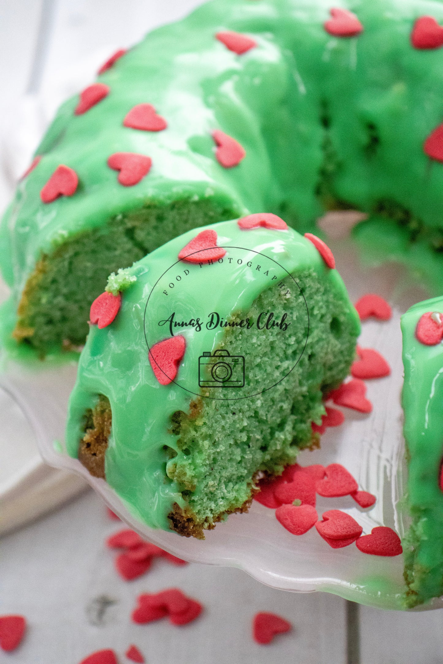 Grinch Bundt Cake - exclusive set