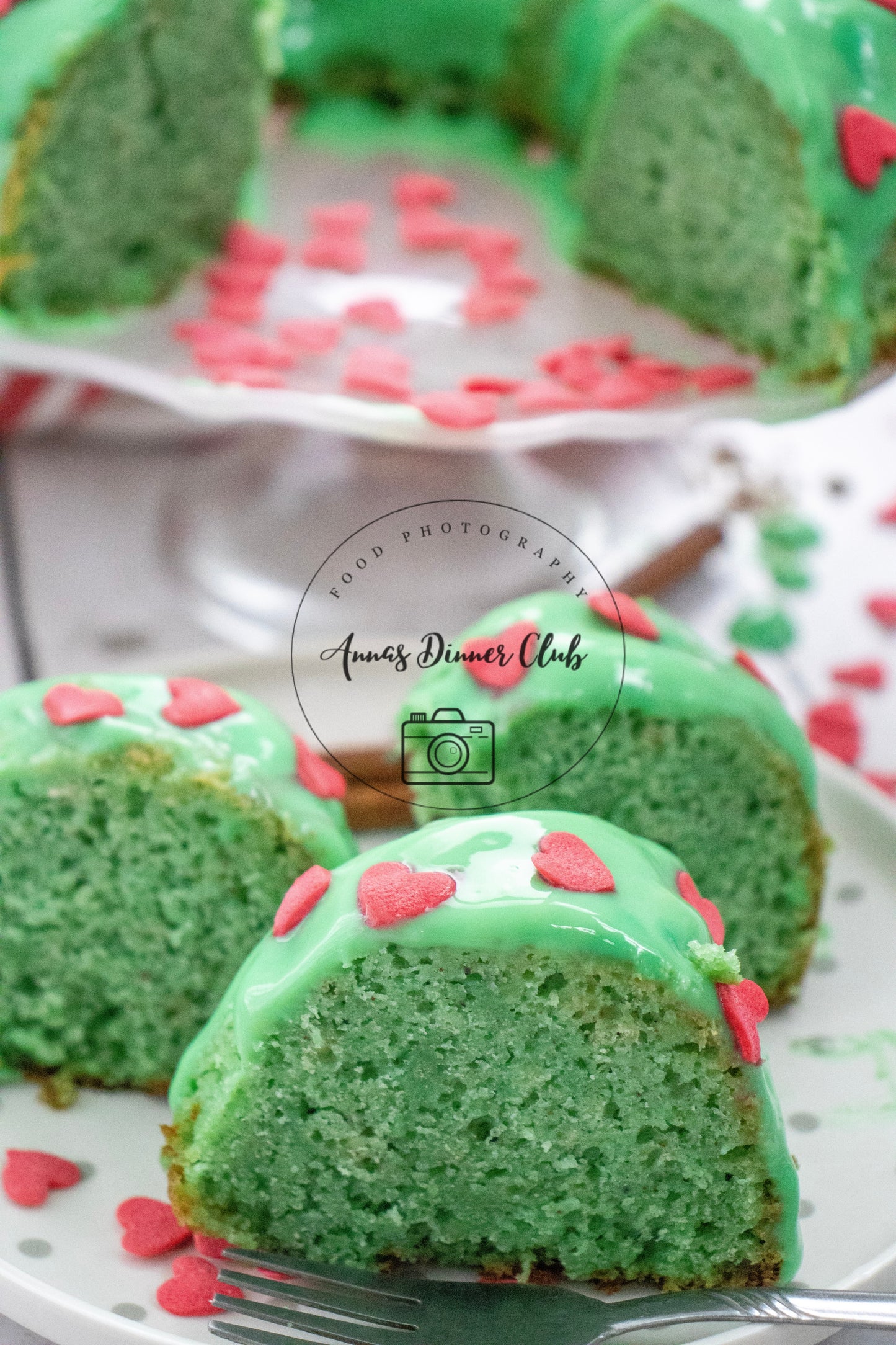 Grinch Bundt Cake - exclusive set