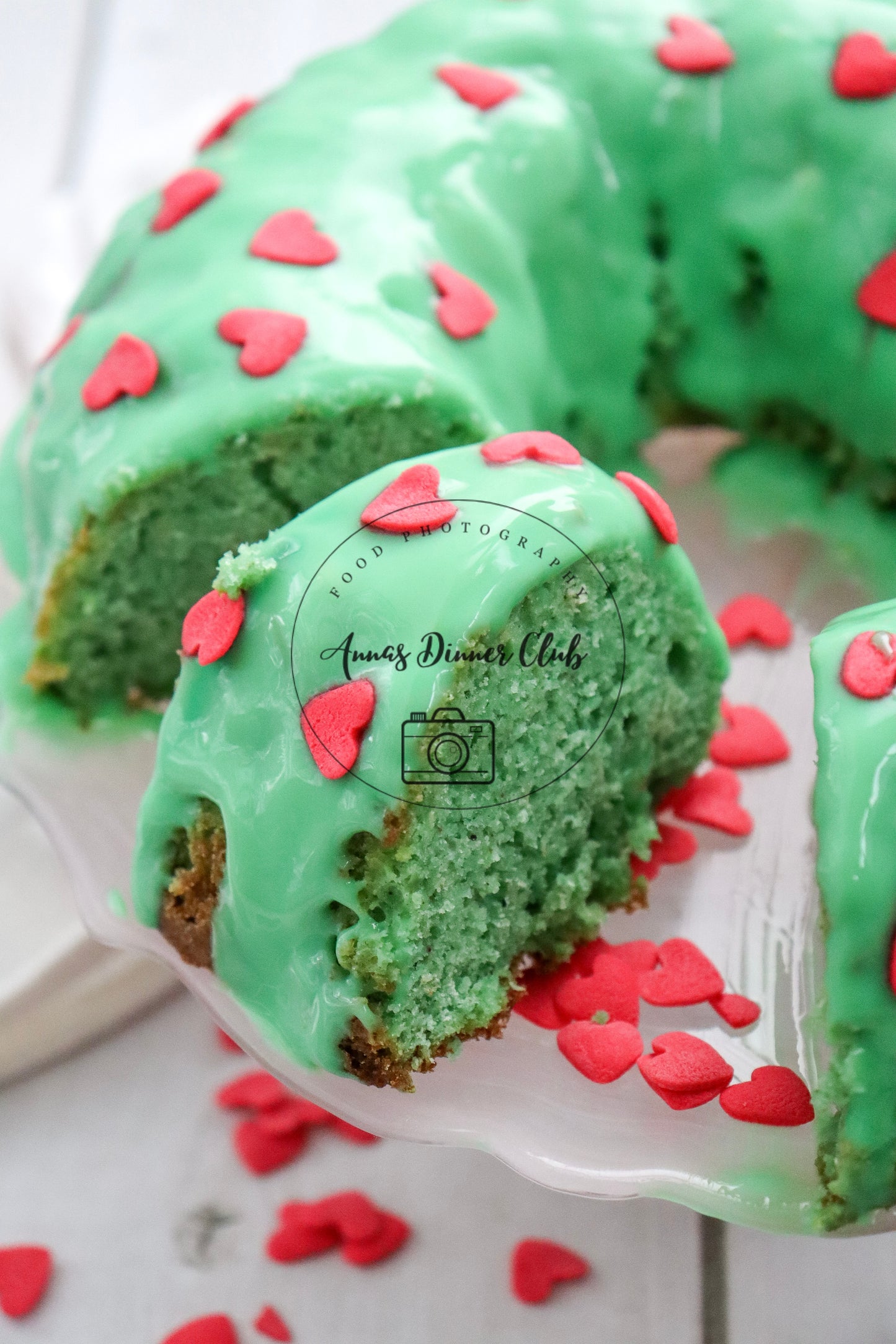 Grinch Bundt Cake - exclusive set
