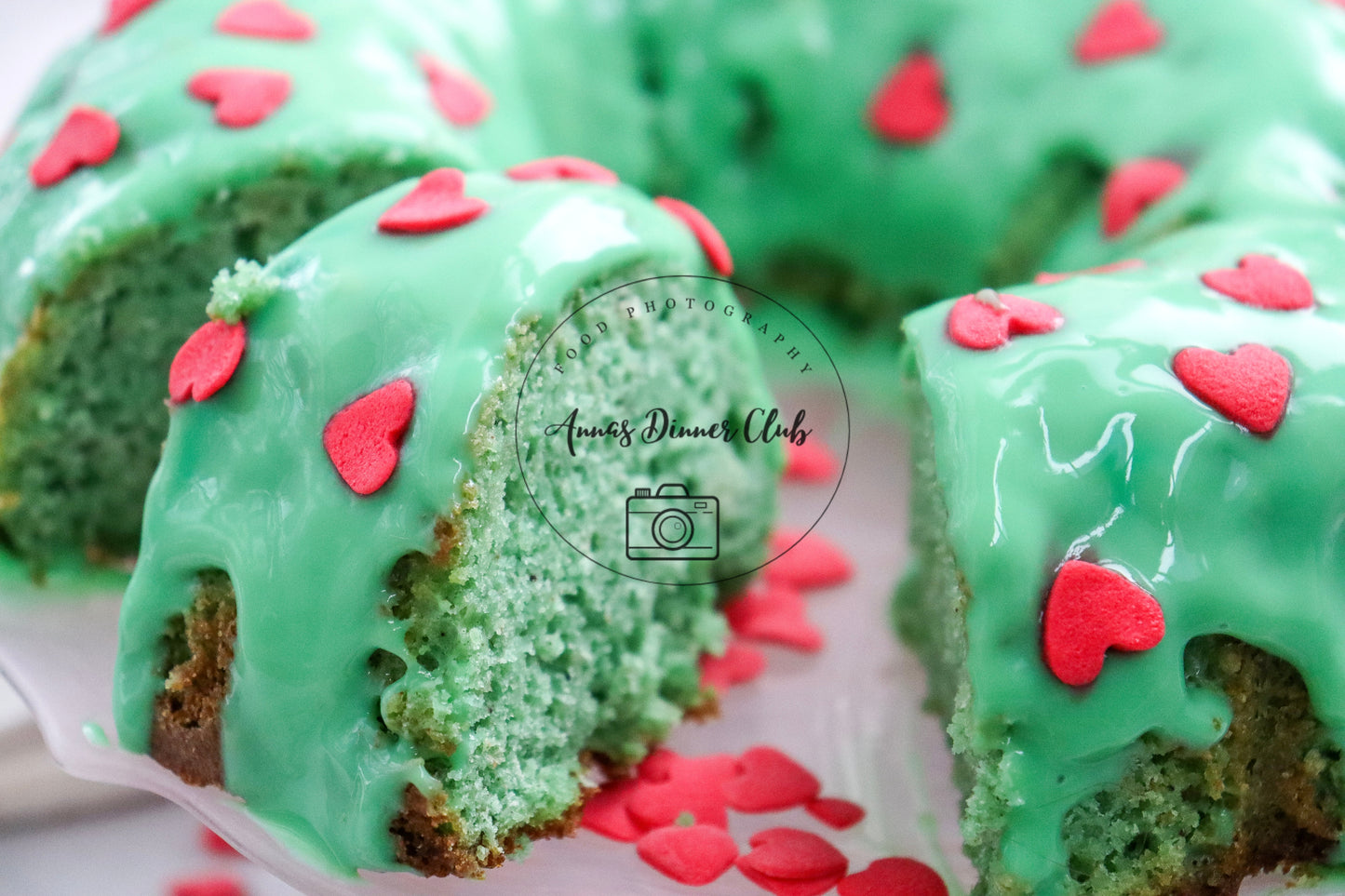Grinch Bundt Cake - exclusive set