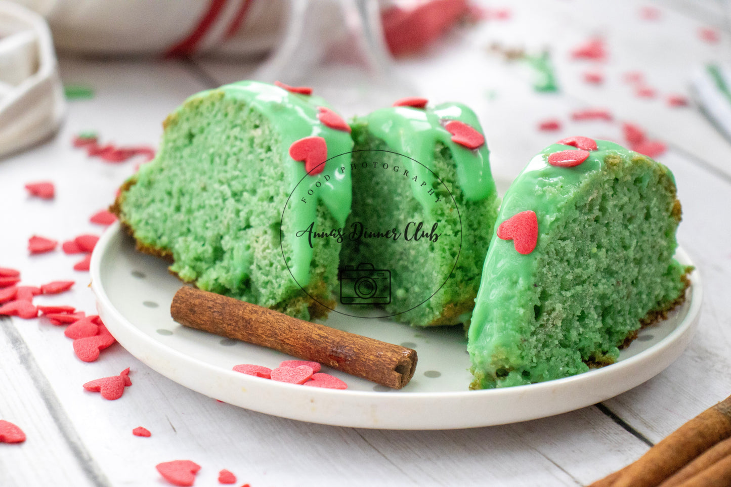 Grinch Bundt Cake - exclusive set