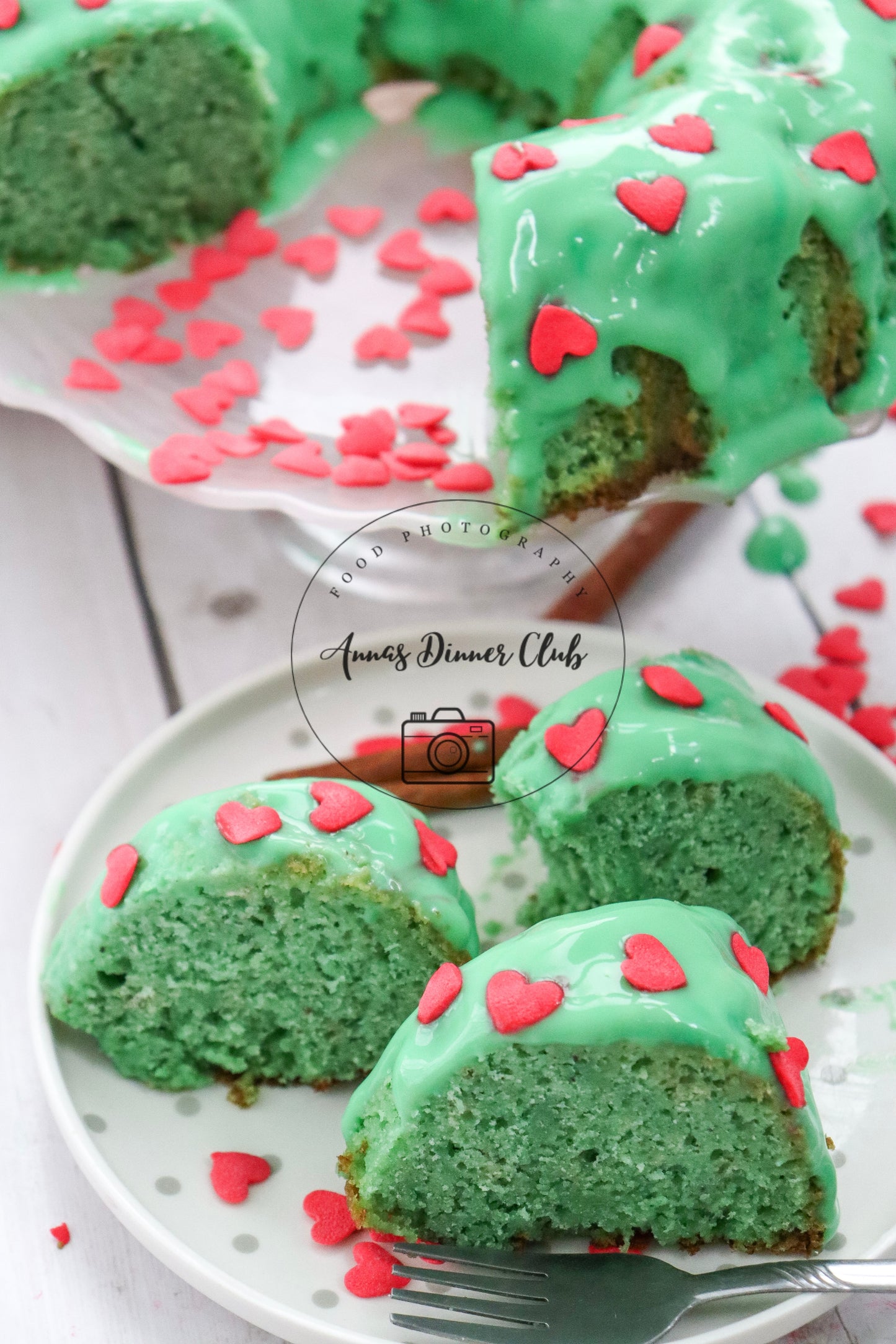 Grinch Bundt Cake - exclusive set