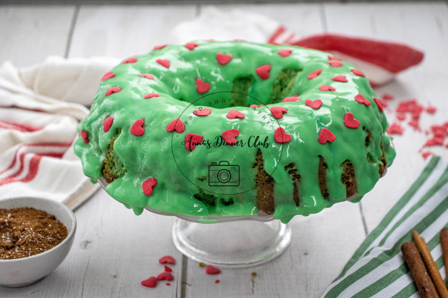 Grinch Bundt Cake - exclusive set