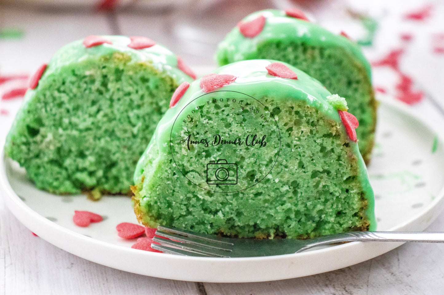 Grinch Bundt Cake - exclusive set