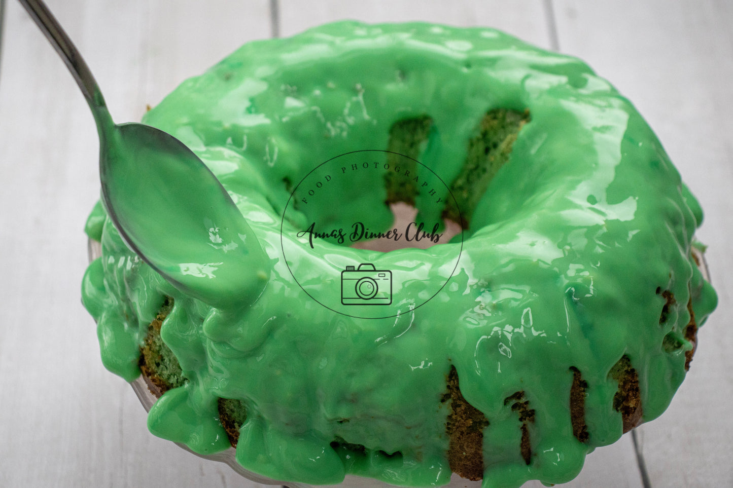 Grinch Bundt Cake - exclusive set