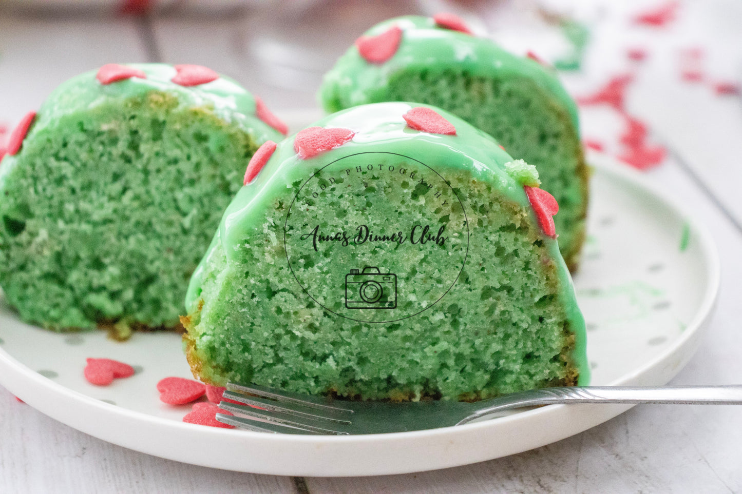 Grinch Bundt Cake - exclusive set
