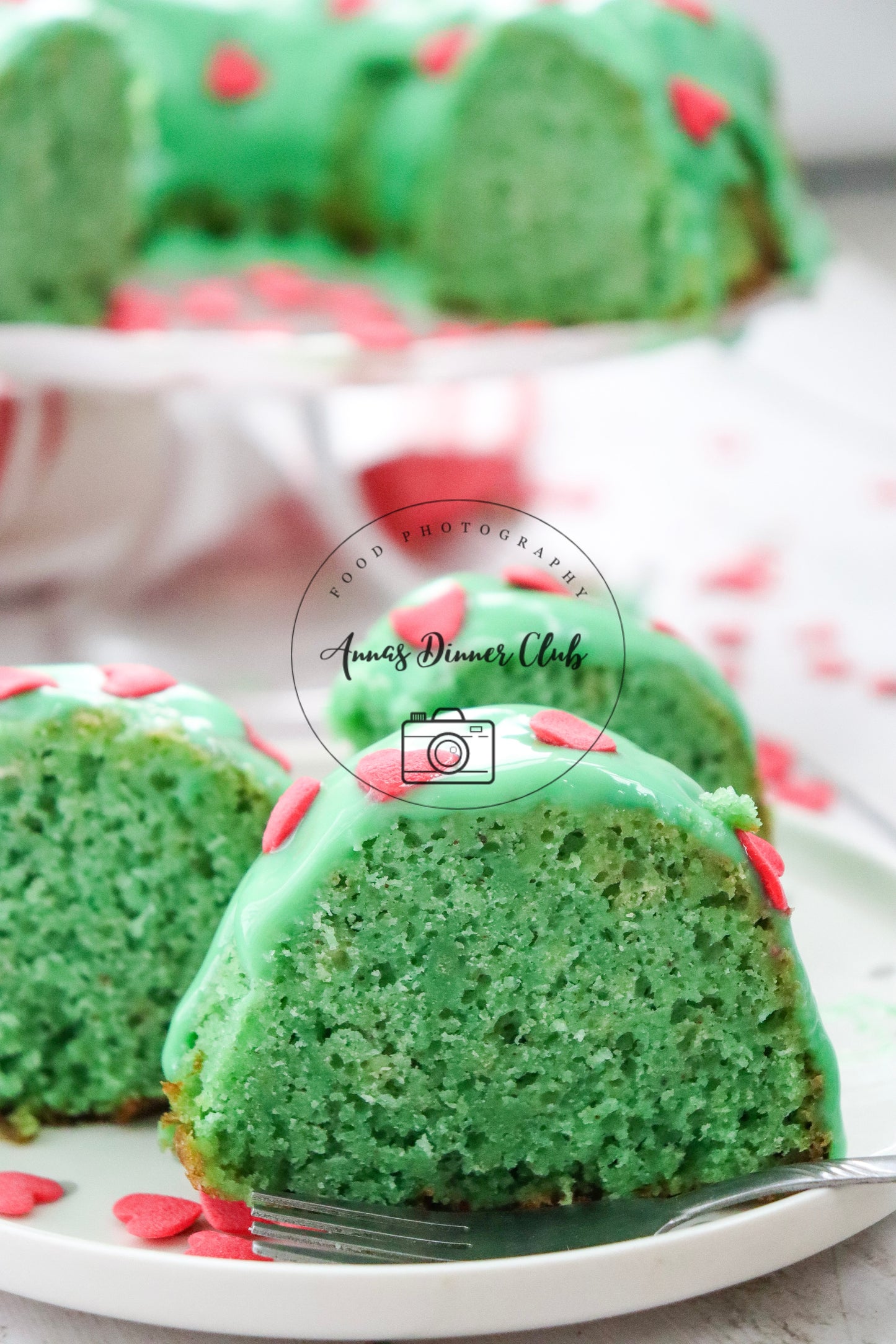 Grinch Bundt Cake - exclusive set