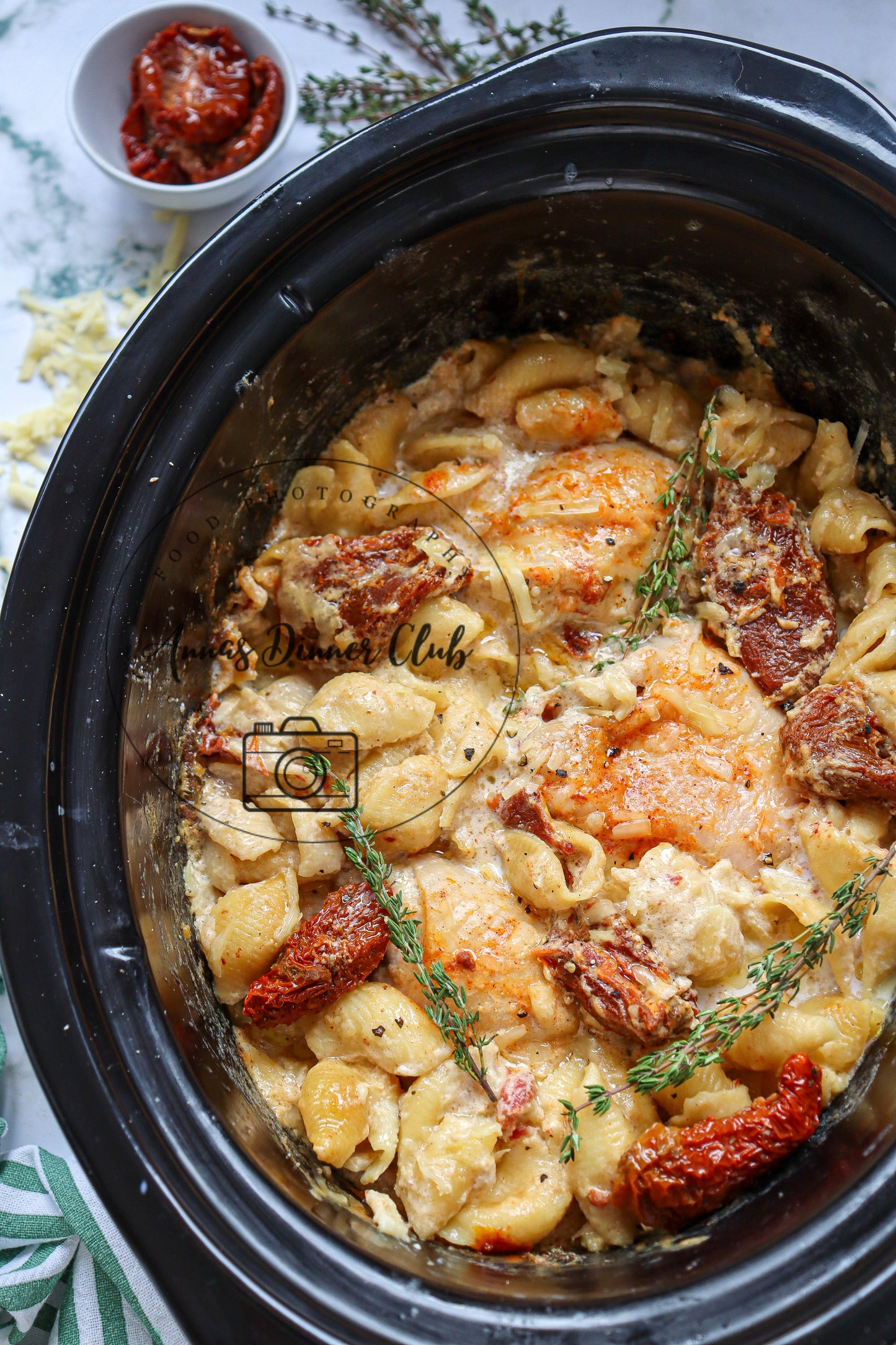 Slow Cooker Marry-Me Mac and Chicken Thighs semi exclusive set 2