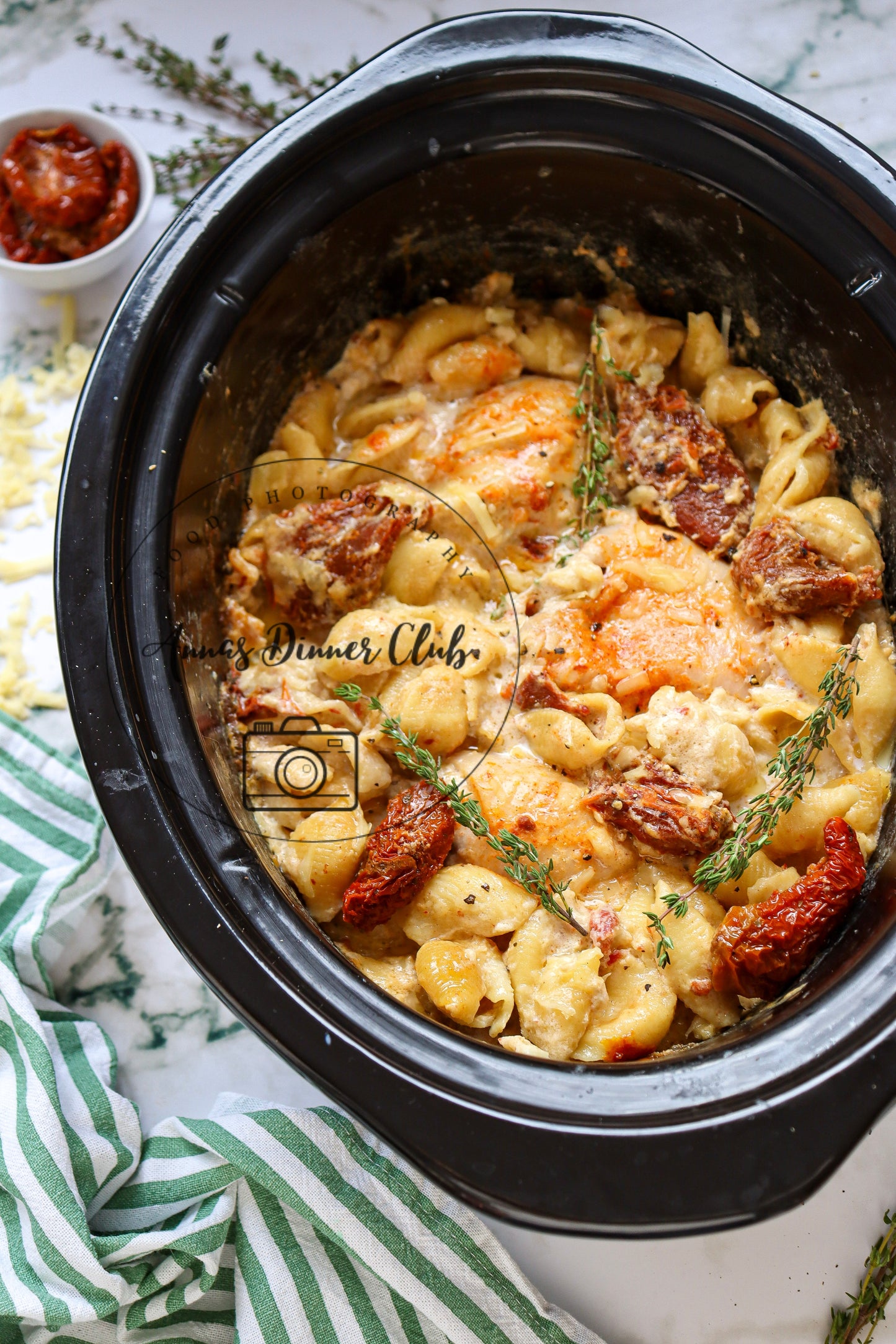 Slow Cooker Marry-Me Mac and Chicken Thighs semi exclusive set 2