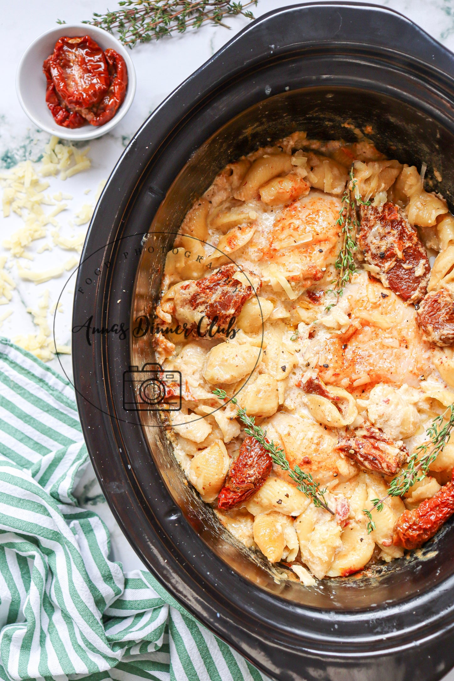 Slow Cooker Marry-Me Mac and Chicken Thighs semi exclusive set 2