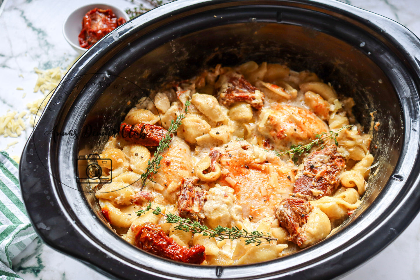 Slow Cooker Marry-Me Mac and Chicken Thighs semi exclusive set 2