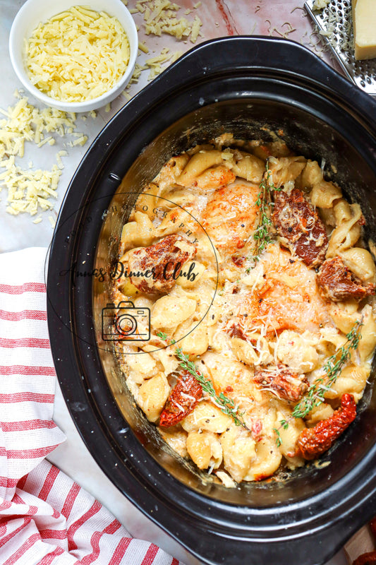 Slow Cooker Marry-Me Mac and Chicken Thighs semi exclusive set 1