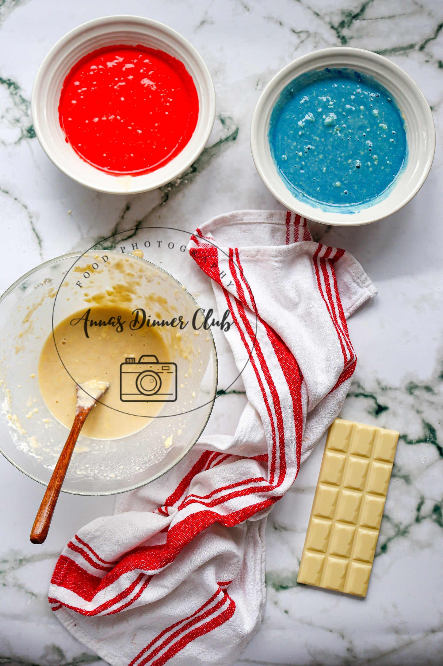 Fourth of July tri-colour Bundt cake - exclusive set
