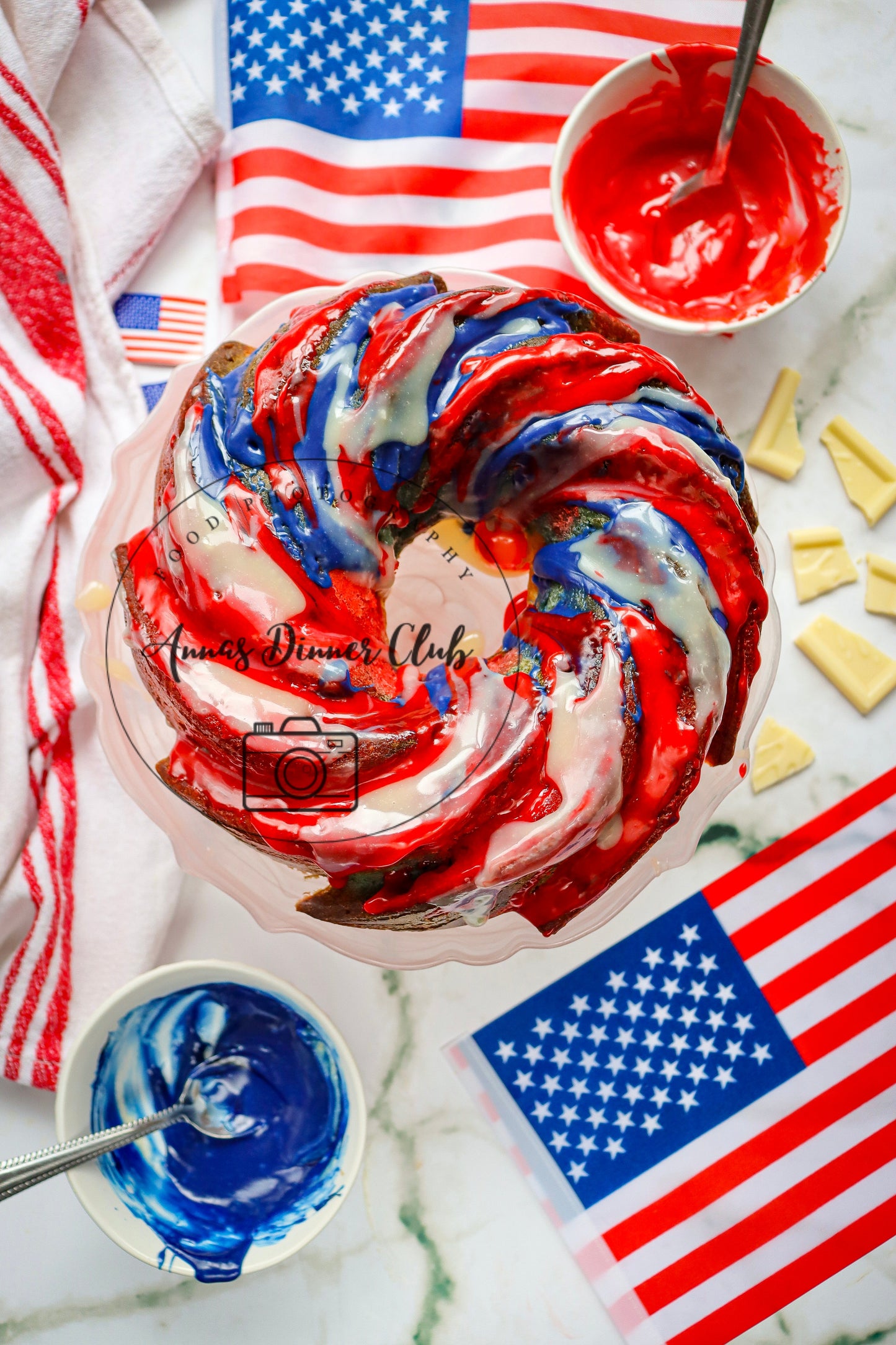 Fourth of July tri-colour Bundt cake - exclusive set