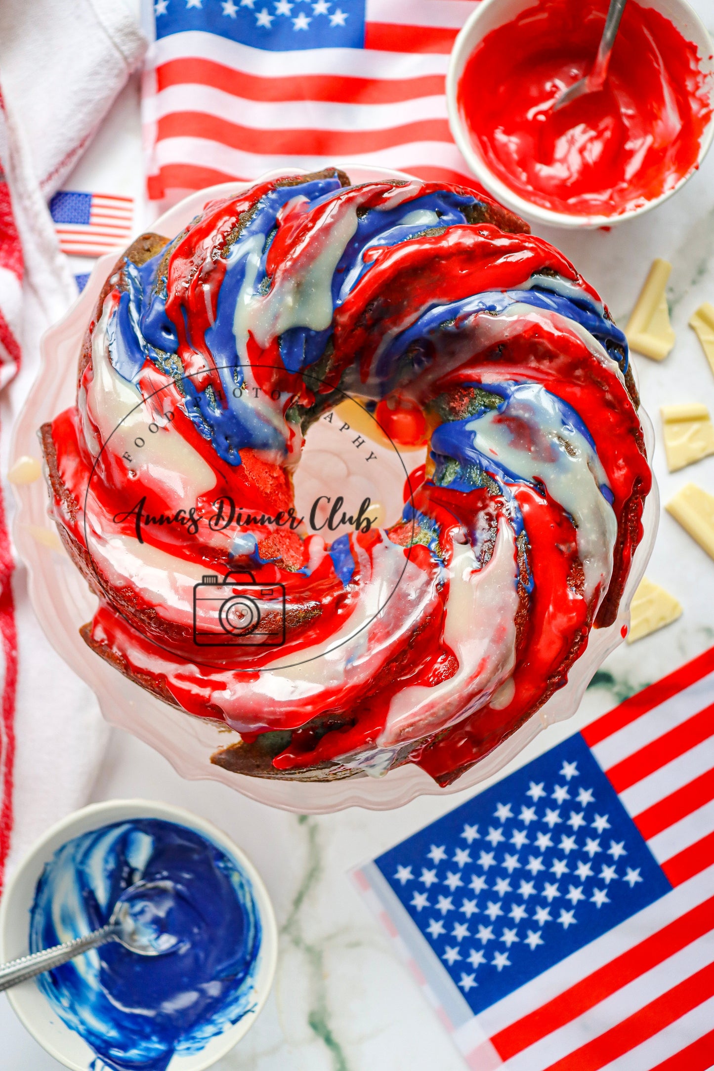 Fourth of July tri-colour Bundt cake - exclusive set