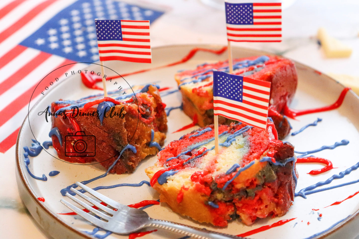 Fourth of July tri-colour Bundt cake - exclusive set