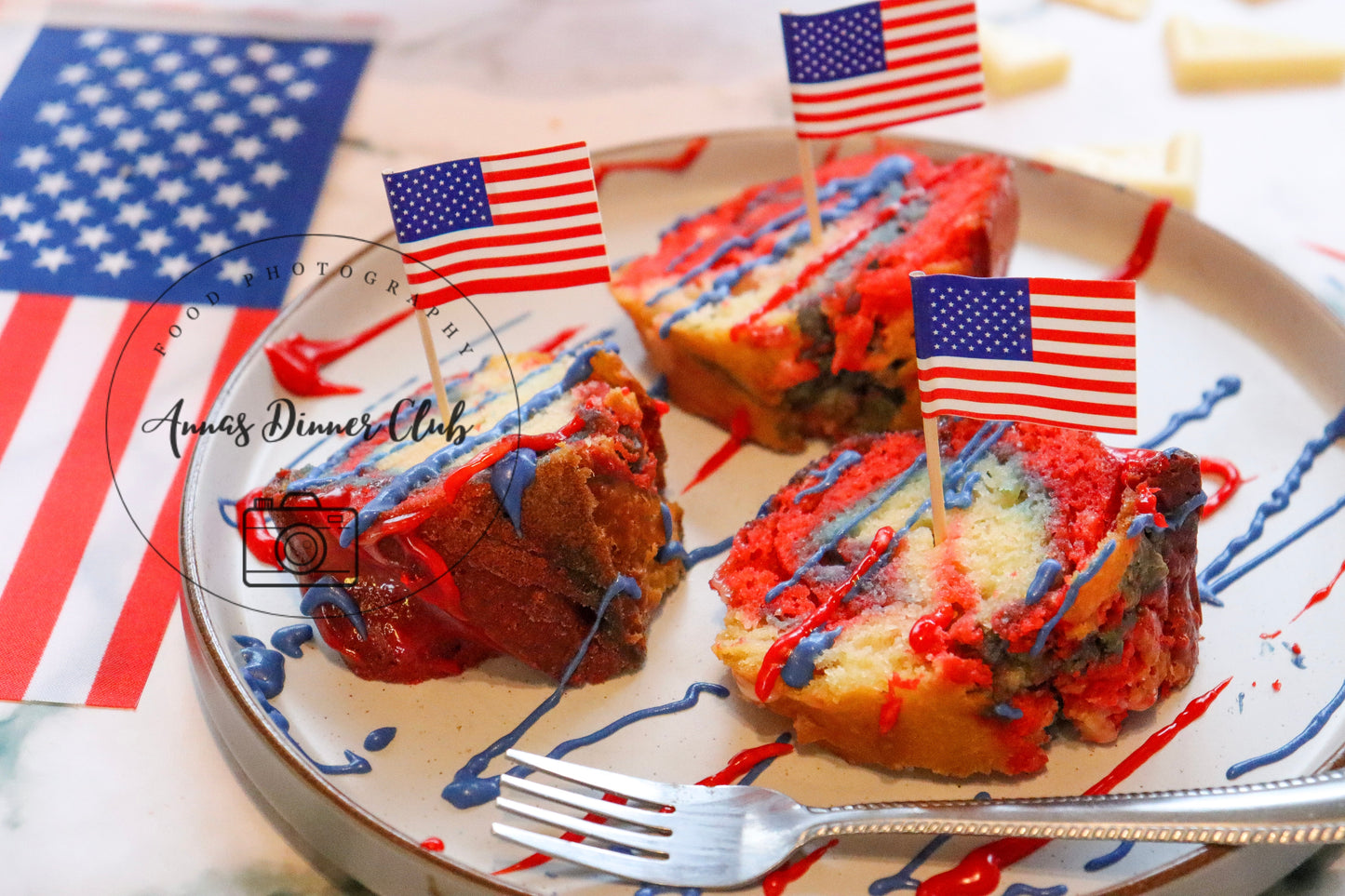 Fourth of July tri-colour Bundt cake - exclusive set