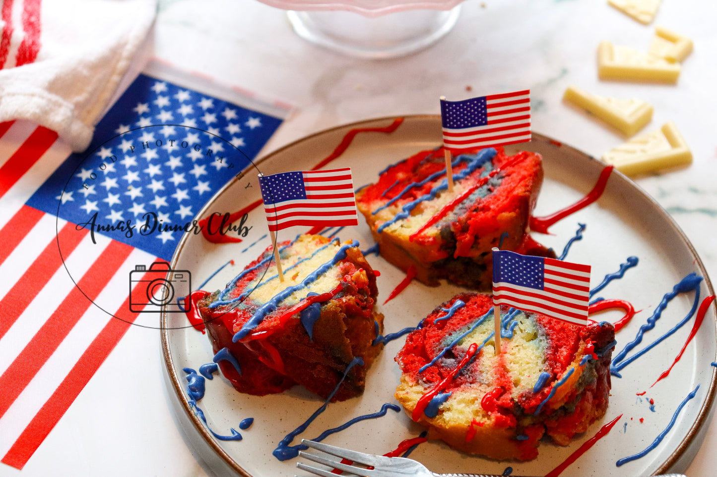 Fourth of July tri-colour Bundt cake - exclusive set