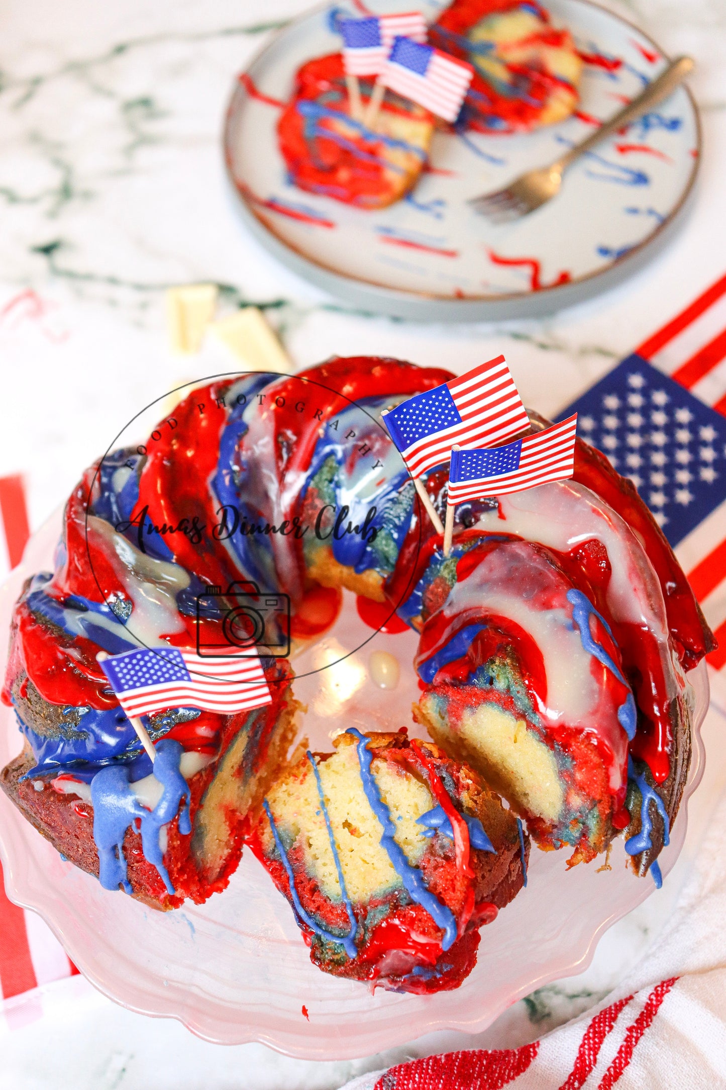 Fourth of July tri-colour Bundt cake - exclusive set