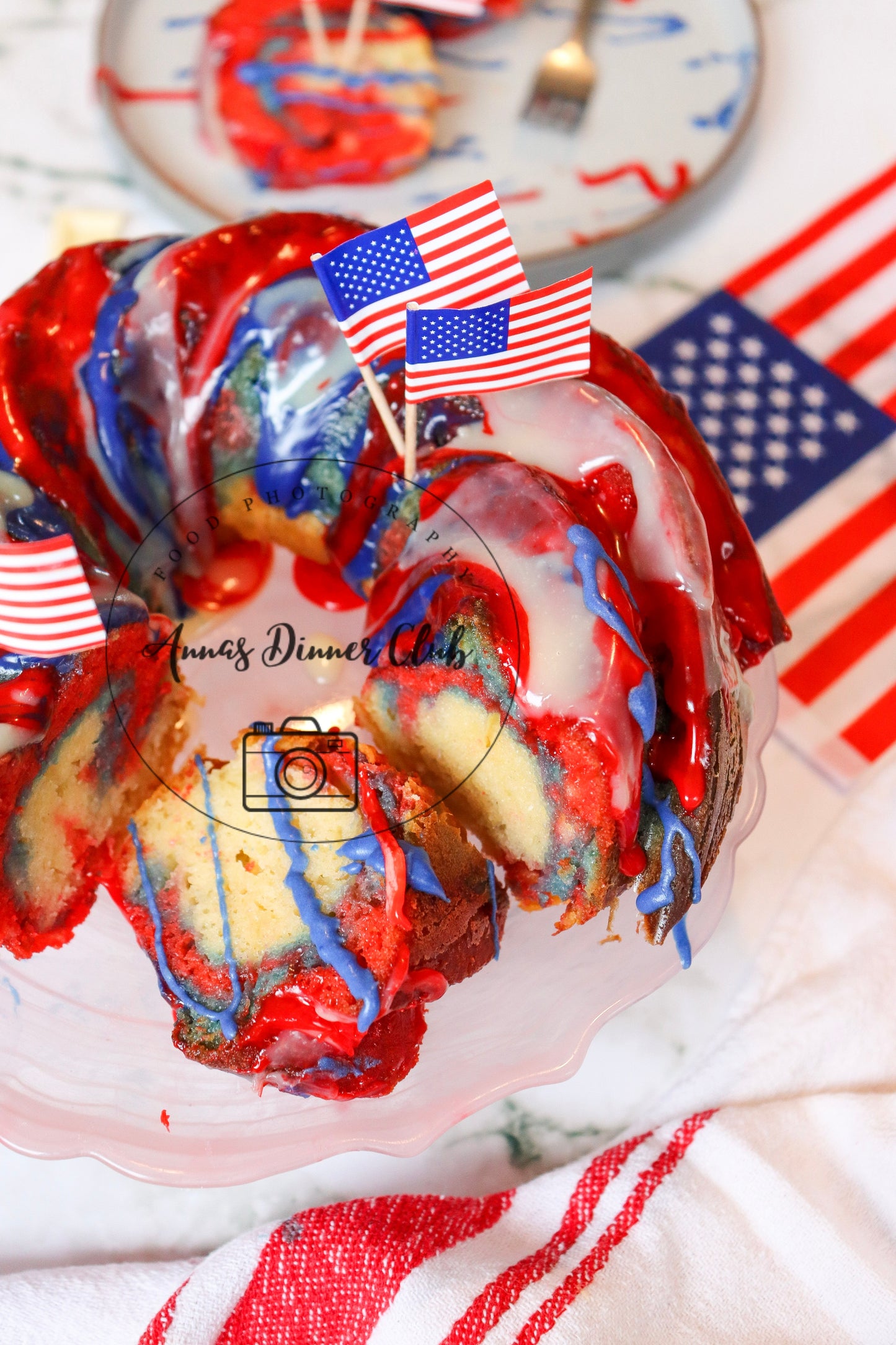 Fourth of July tri-colour Bundt cake - exclusive set
