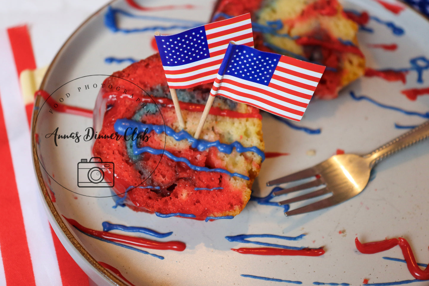 Fourth of July tri-colour Bundt cake - exclusive set