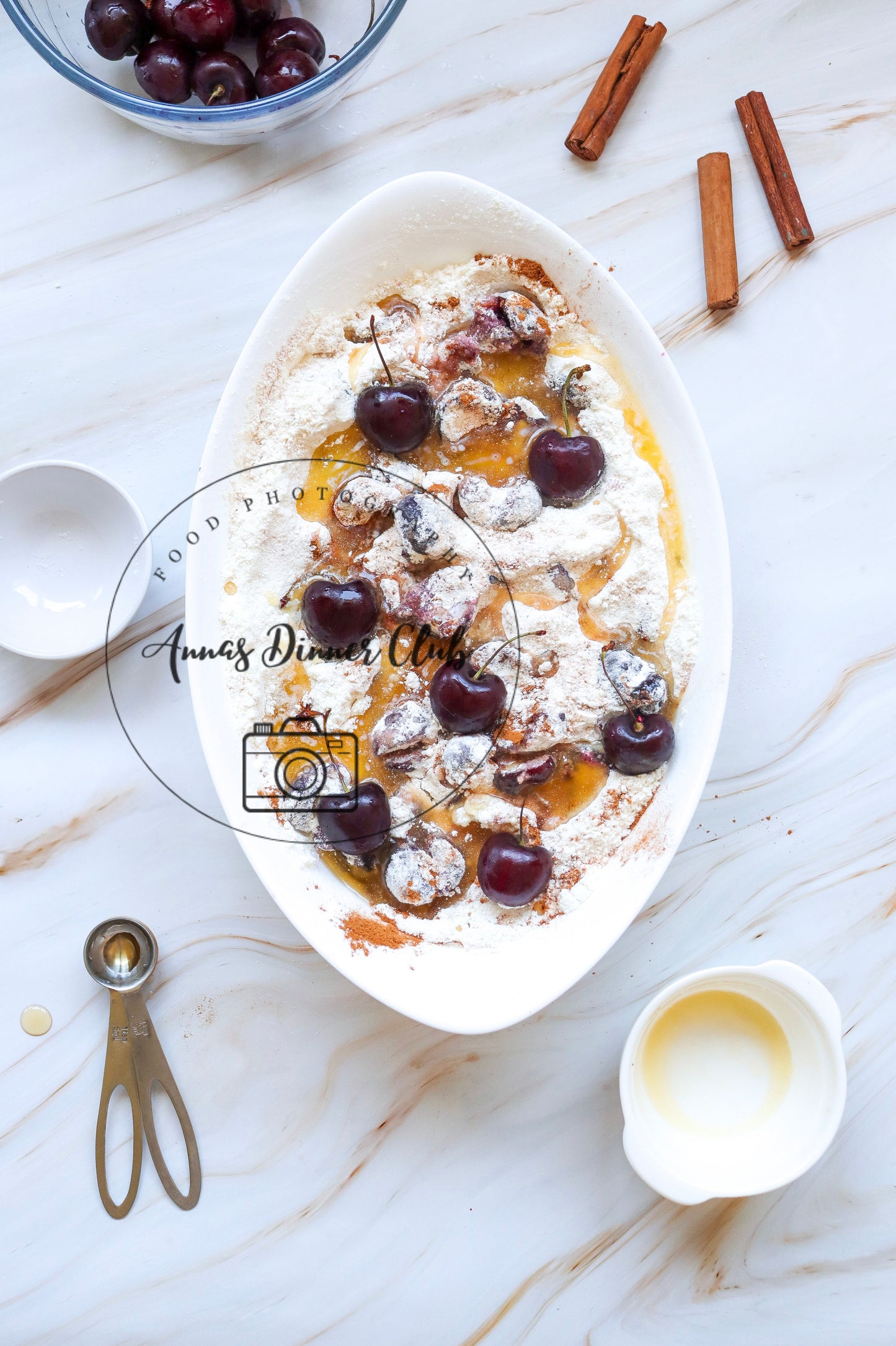 Pineapple and cherry dump cake - exclusive set