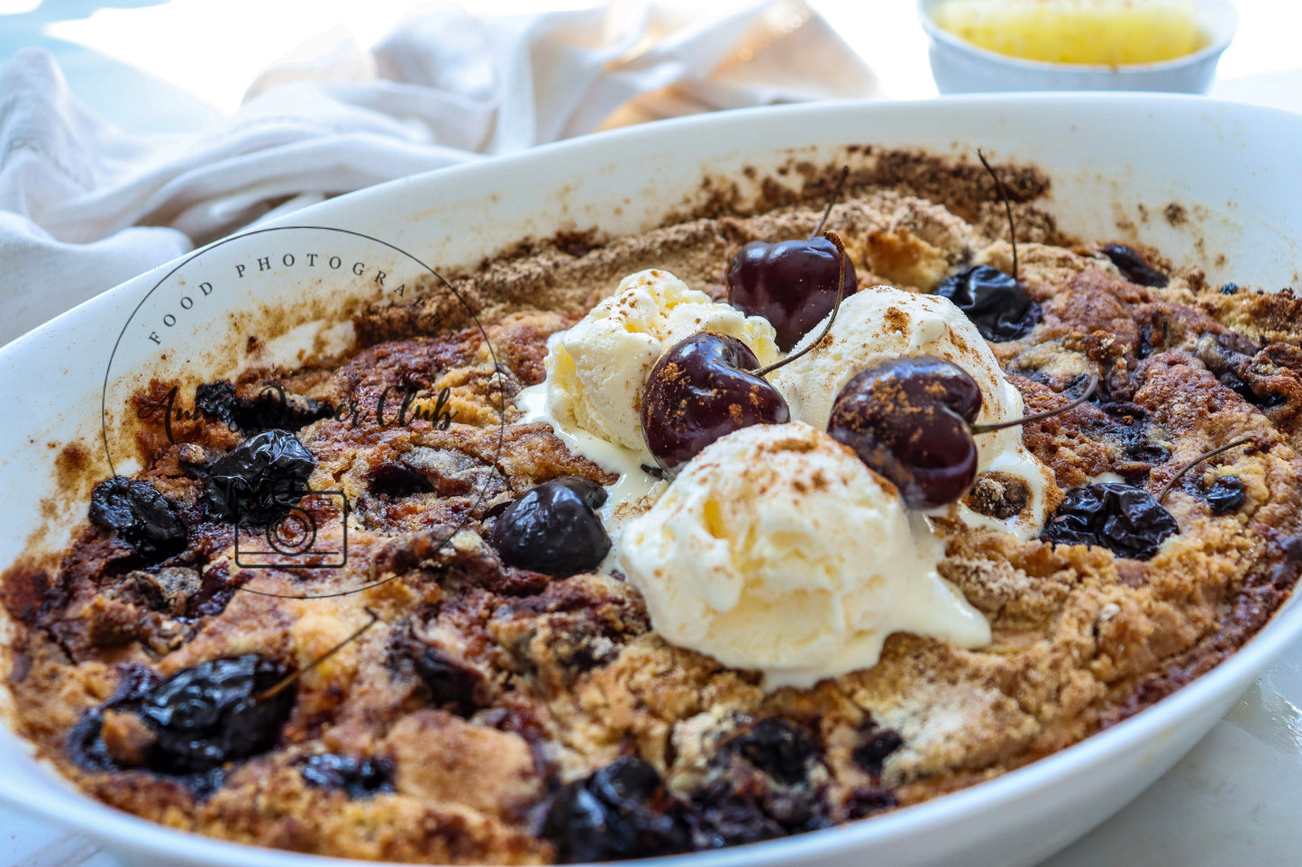 Pineapple and cherry dump cake - exclusive set