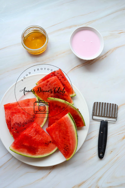 Watermelon crinkle fries with honey and strawberry yogurt dip -exclusive set