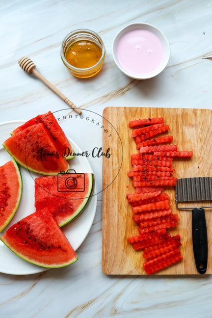 Watermelon crinkle fries with honey and strawberry yogurt dip -exclusive set