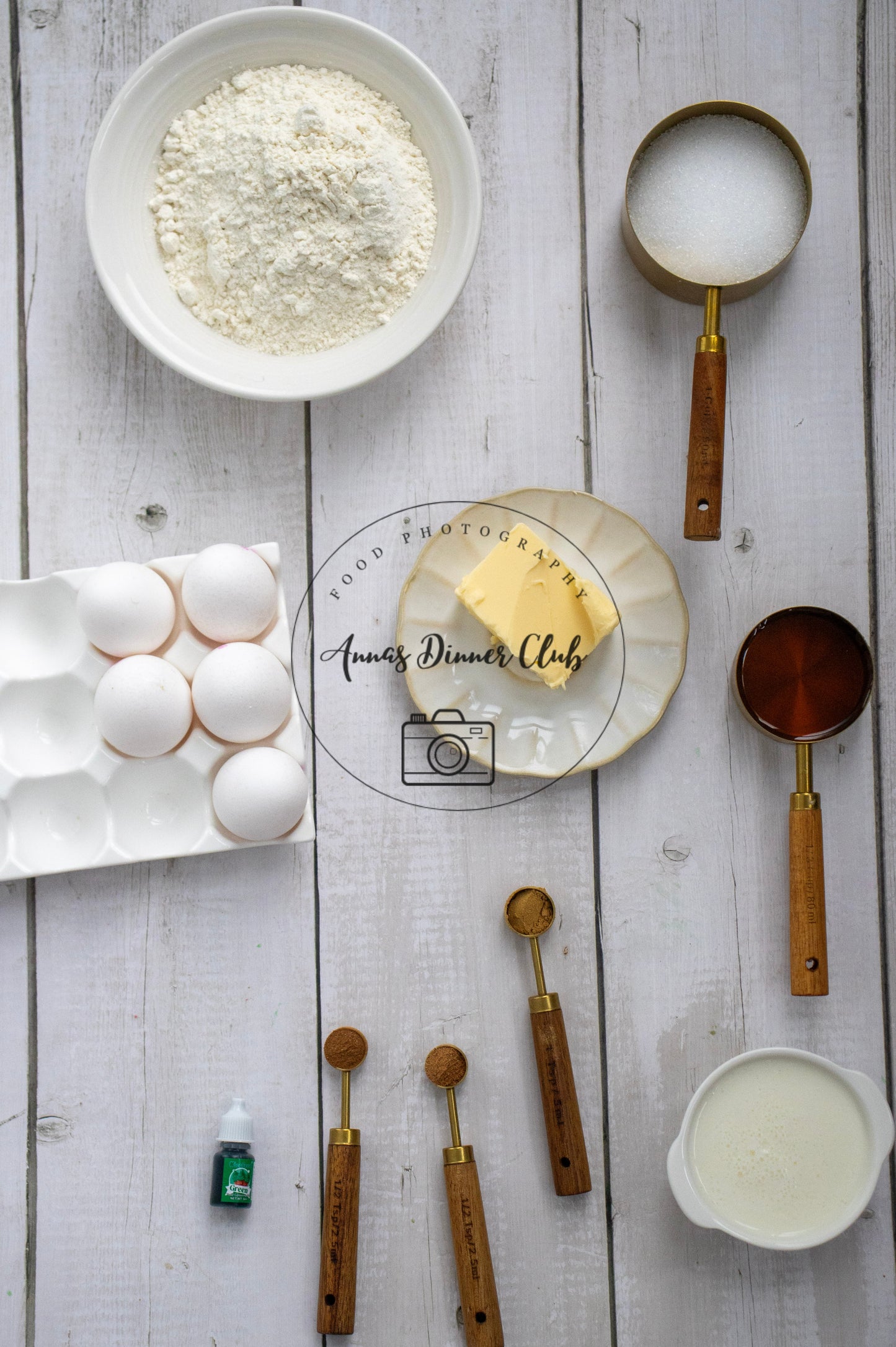 Grinch Bundt Cake - exclusive set