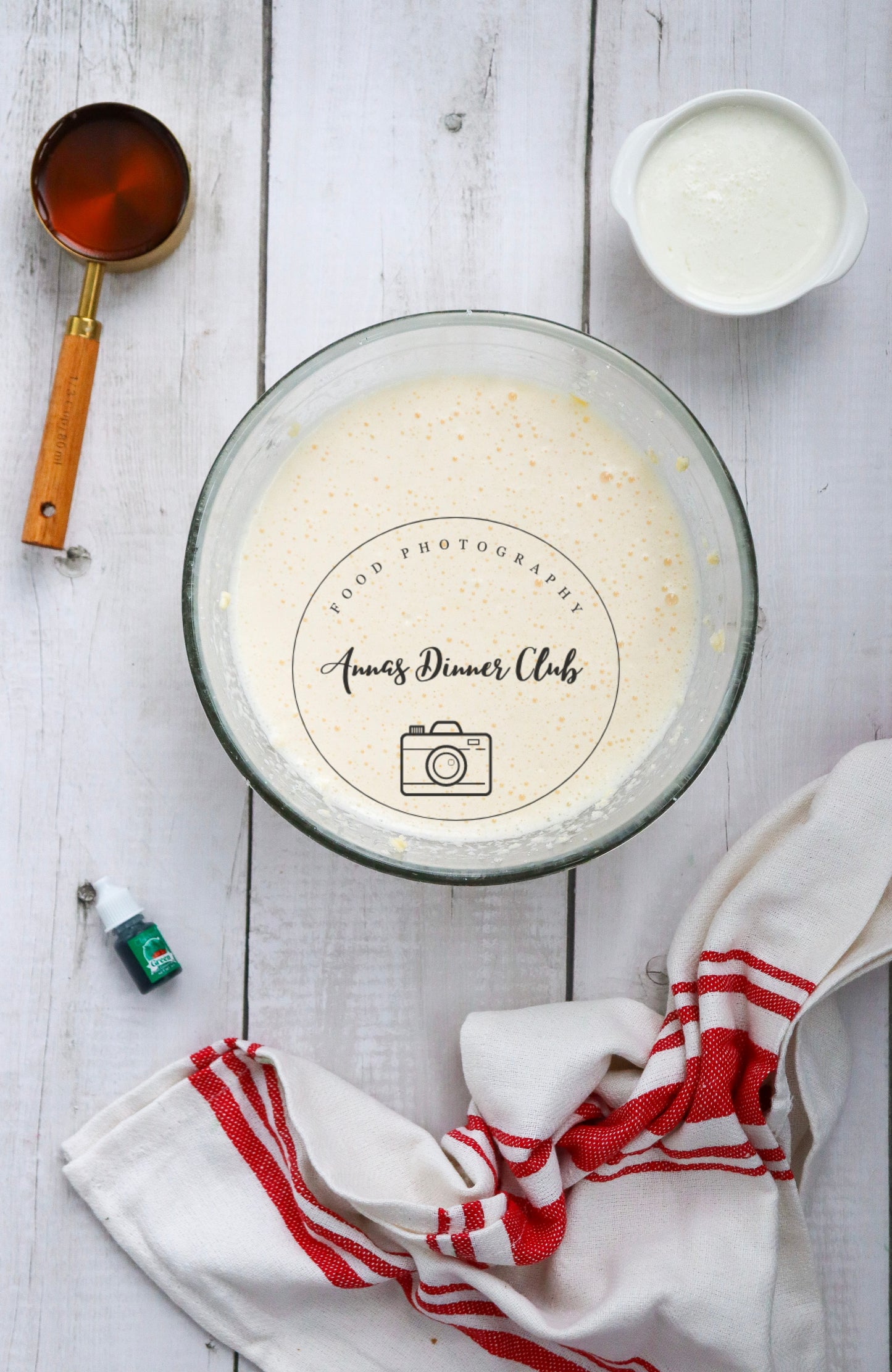 Grinch Bundt Cake - exclusive set