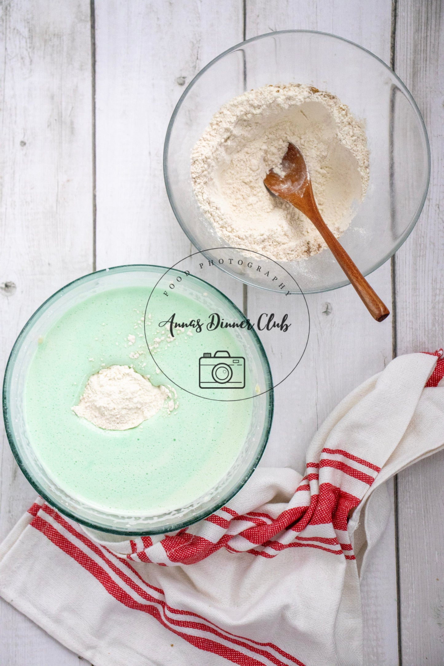 Grinch Bundt Cake - exclusive set