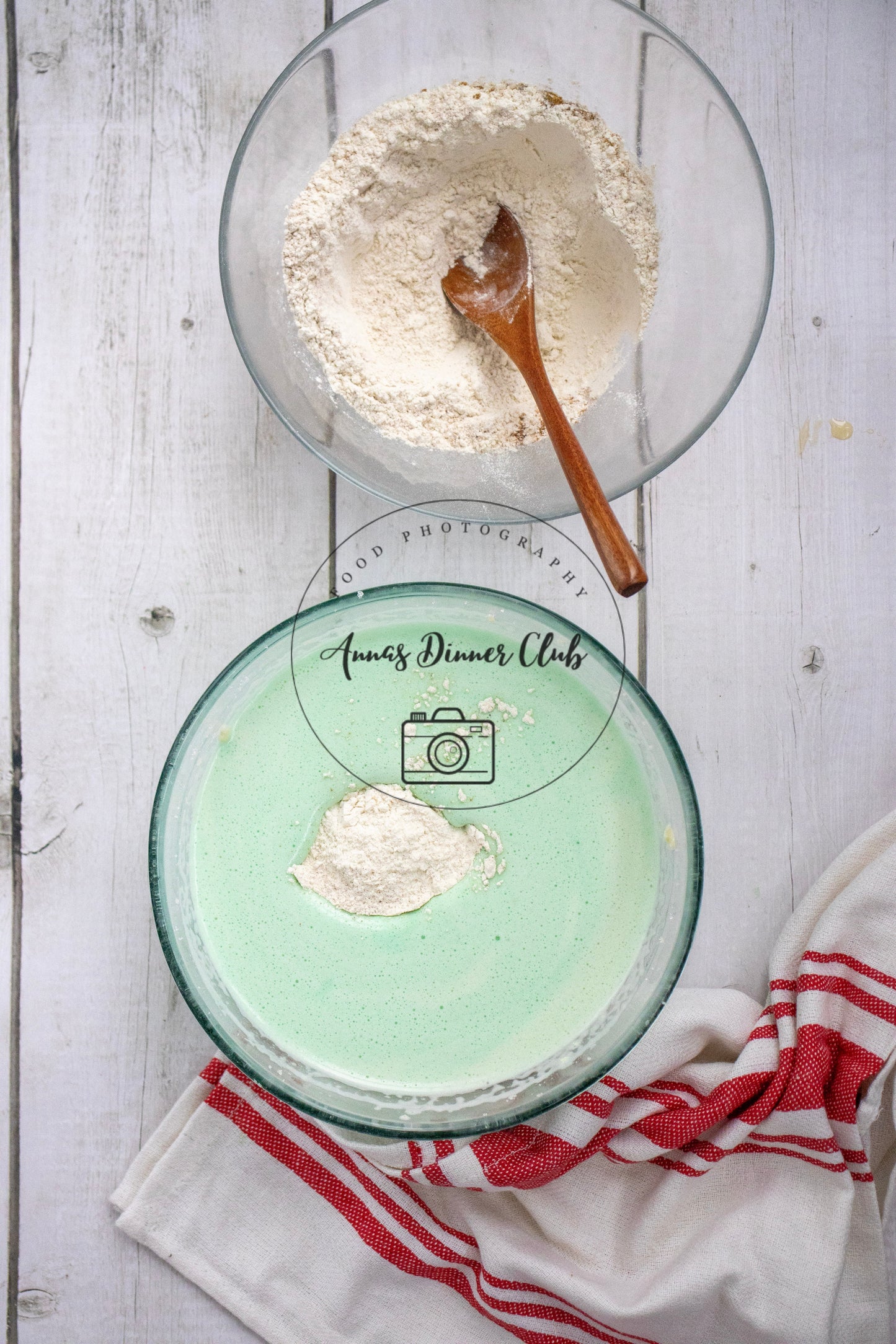 Grinch Bundt Cake - exclusive set