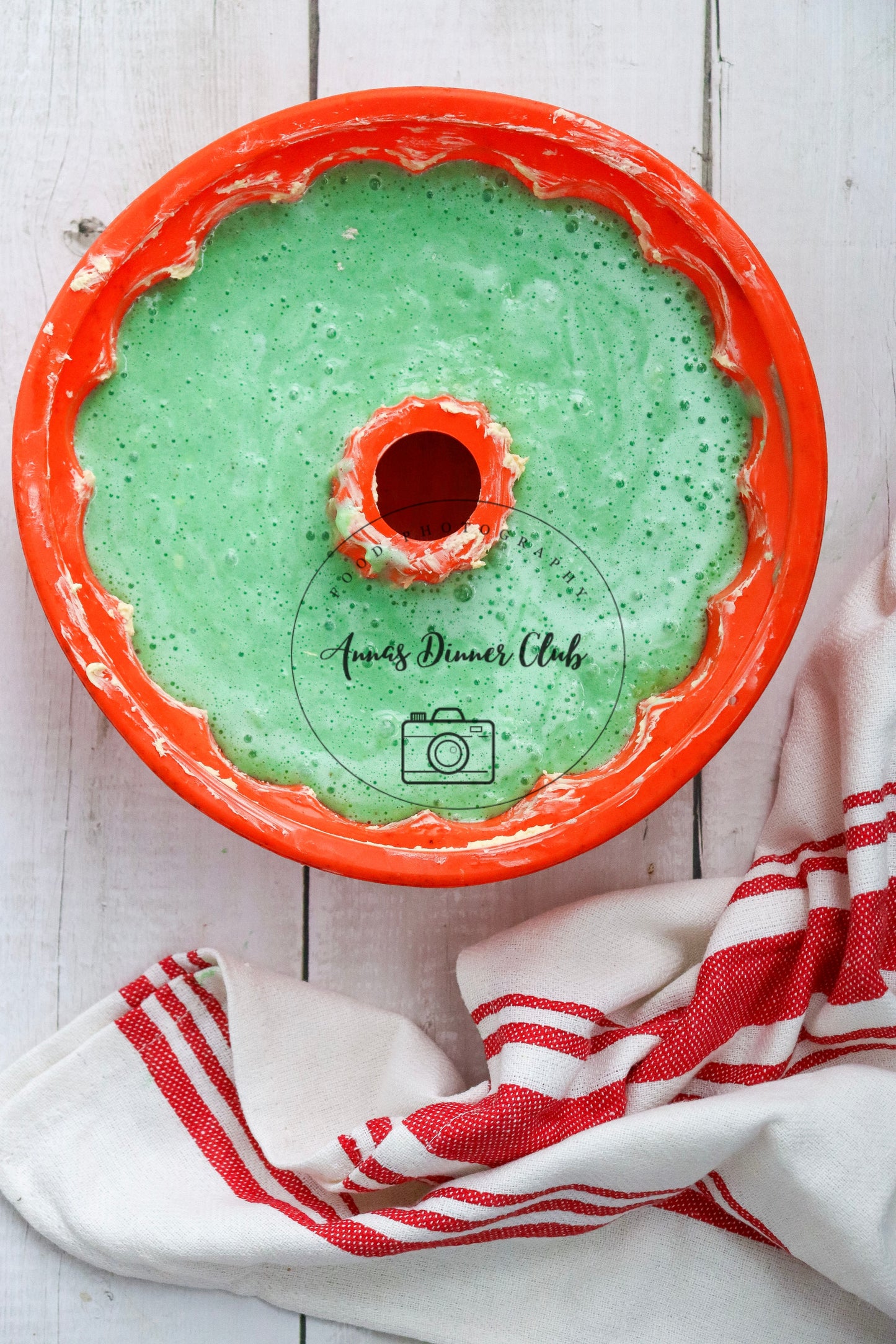 Grinch Bundt Cake - exclusive set