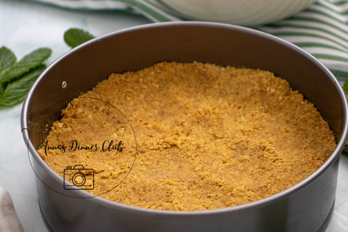 Peppermint Cheesecake with chocolate drizzle - exclusive set