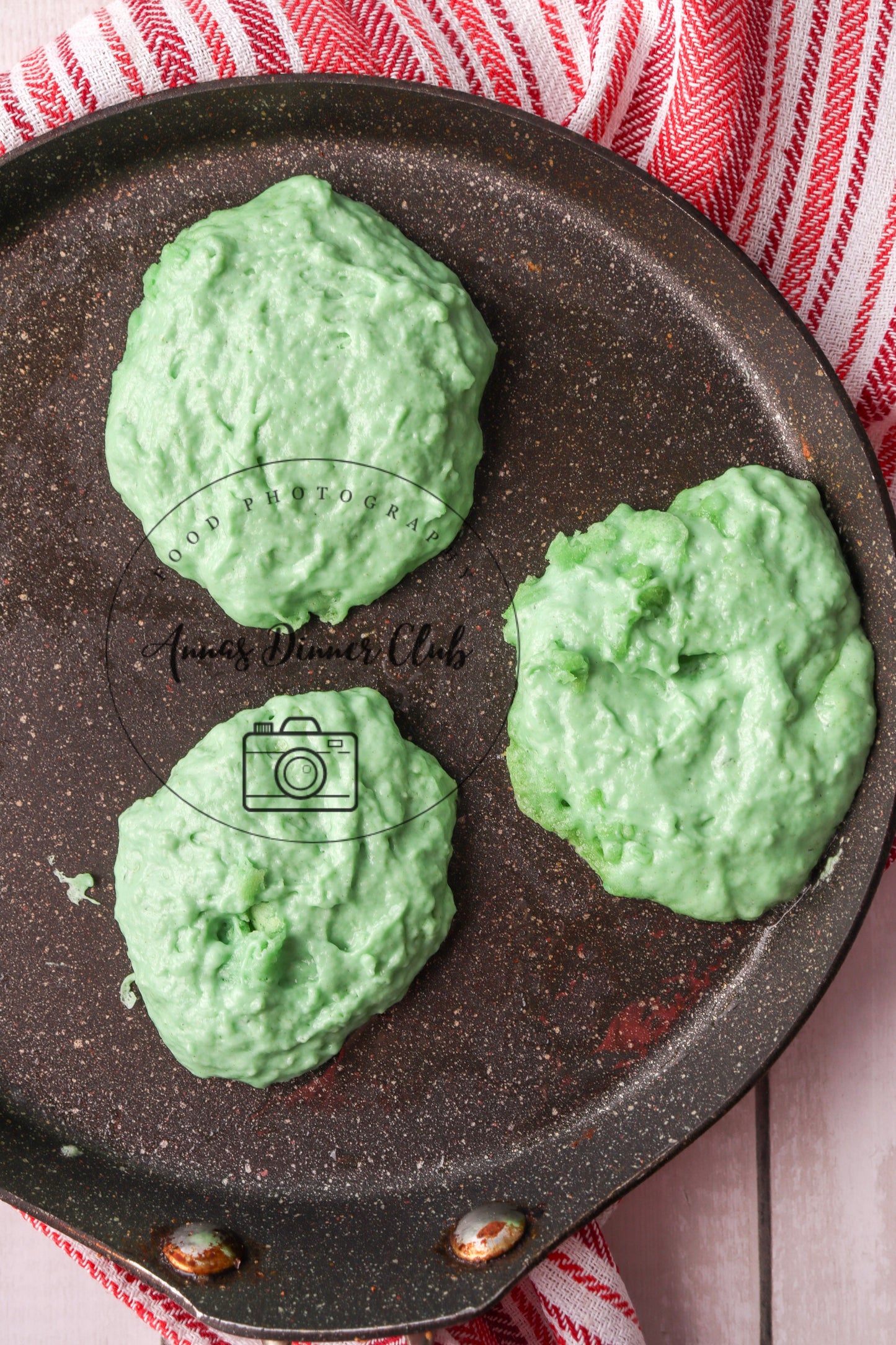 Grinch soufflé pancakes  - exclusive set