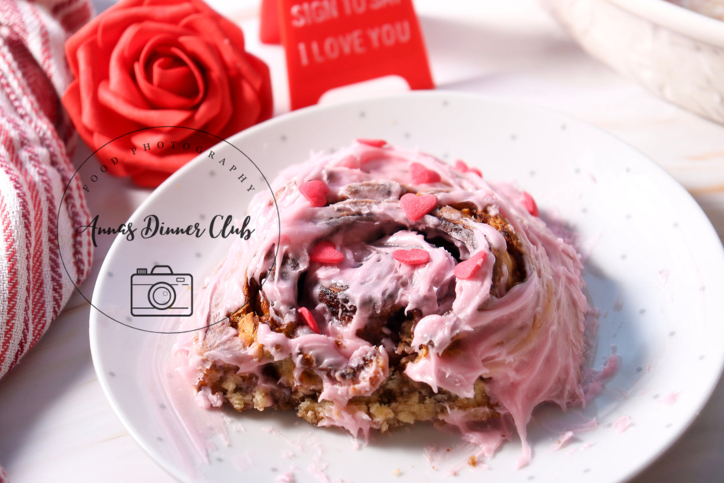 Valentine cinnamon rolls for two   - PLR set